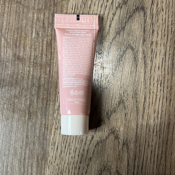 Touch in Sol Pretty Filter Glassy Skin Balm 0.16 Fl oz - Picture 3 of 4